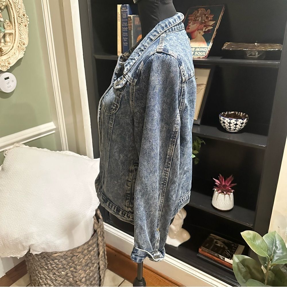 The Style Between Us Denim Jean Jacket Size M - Picture 6 of 11
